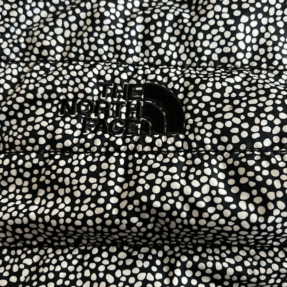 🛍️ The North Face Mossbud reversible girls jacket XL (18) black faux fur dot - Picture 6 of 9